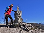 40 Alla bella bianca Madonnina (CAI-Alzano) del Costone (1195 m) che posso vedere da casa